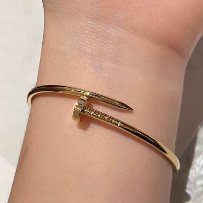 Spike-Armband aus Edelstahl mit Goldfinish