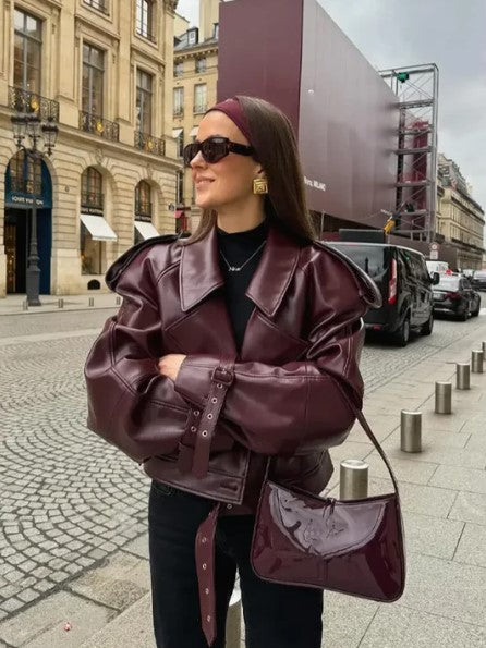 Kurze herbst-winterjacke aus leder für damen