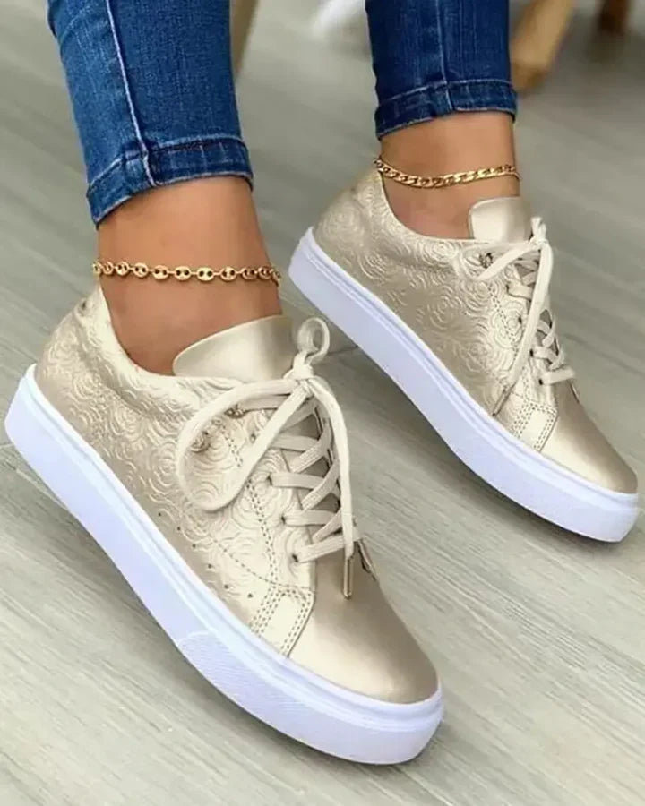 Schicke sneakers mit gold-detail