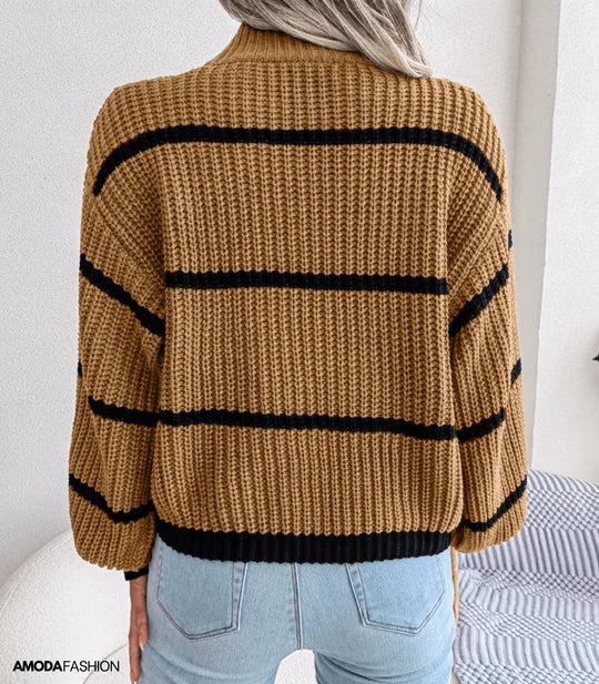 Gestreifter rollkragenpullover mit langen armeln, gestrickt